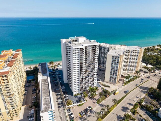 Building Photo - 3140 S Ocean Dr
