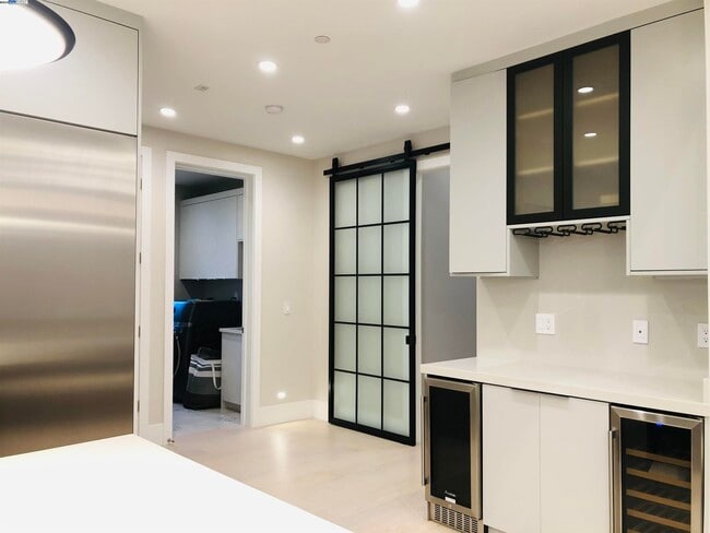 Building Photo - 466-4B1 Ruthven,Palo Alto CA 94301