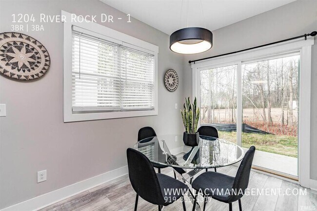 Building Photo - 1204 River Rock Dr