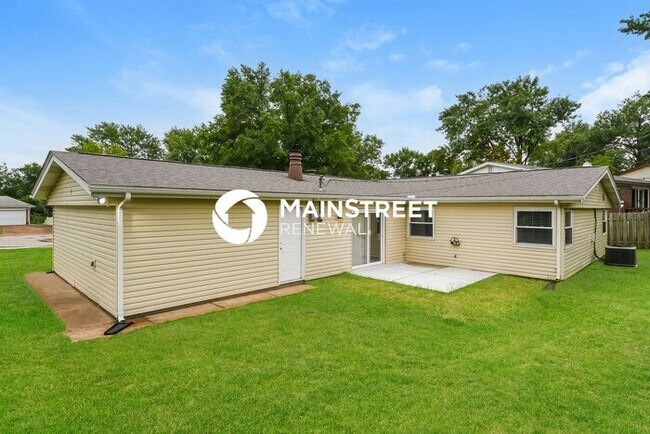 Building Photo - 3 Bedroom Pet-Friendly Home in St. Louis, MO with Main Street Renewal