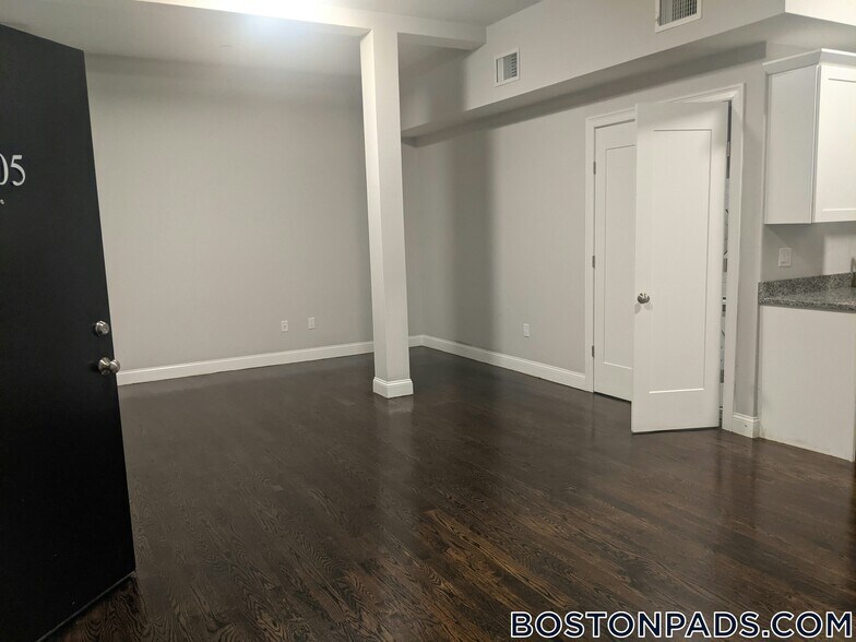 Building Photo - 10 Merrymount Rd