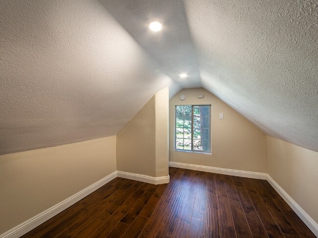 Building Photo - 23853 Wildwood Ln