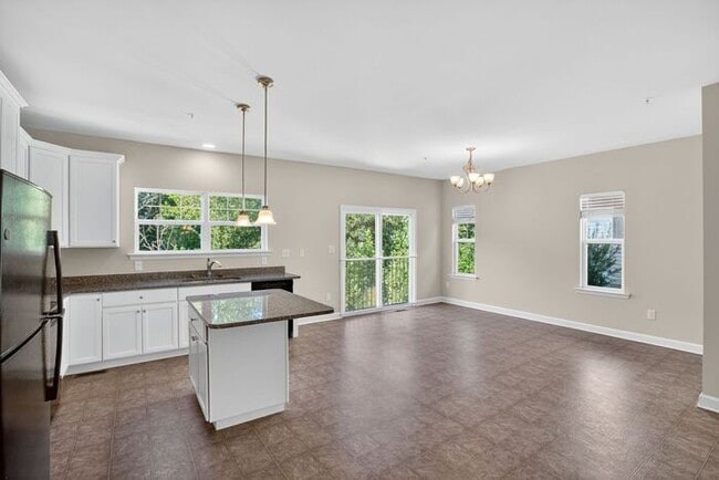 Building Photo - 559 English Oak Ln