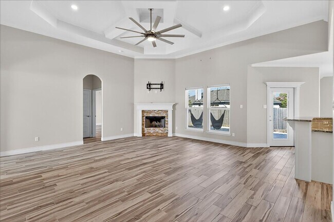 Building Photo - 15229 Barataria Dr