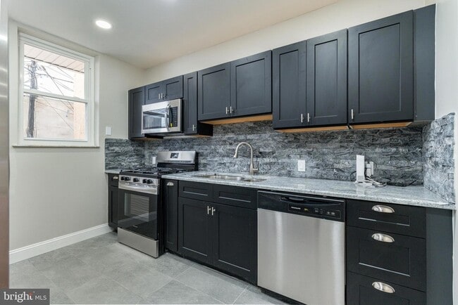 Building Photo - 2102 S Opal St