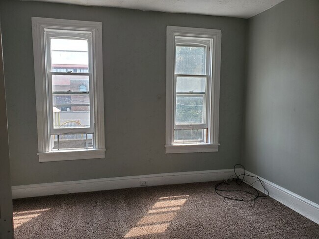 Building Photo - 4 Bedroom 1.5 Bath Home in Lancaster City
