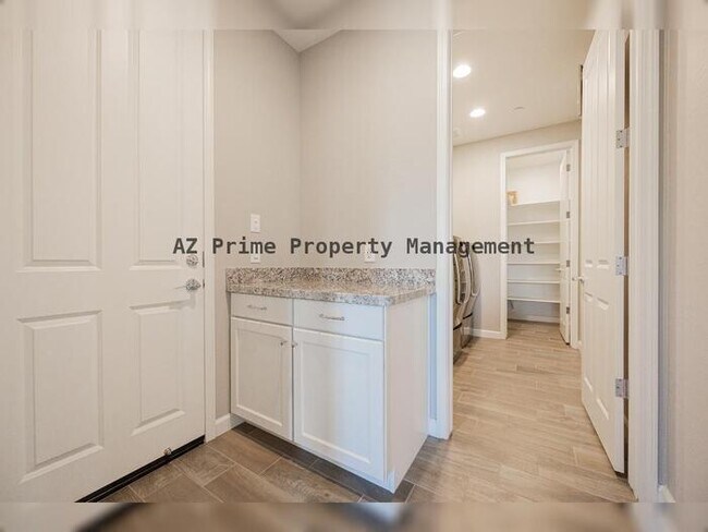 Building Photo - 10046 E Bell Rd