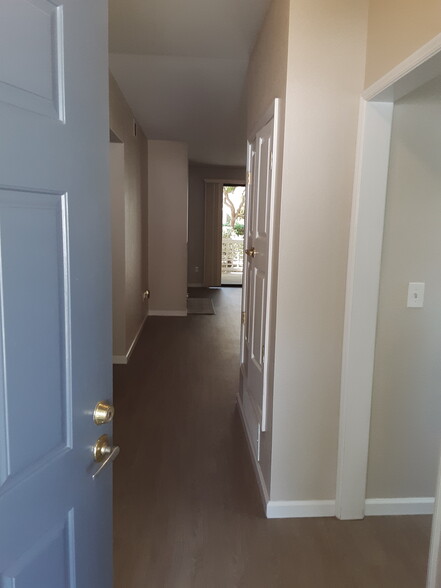 Entry through front door - 2598 Oak Rd