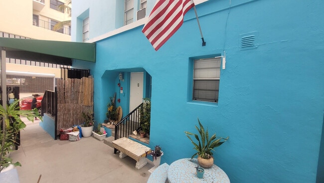 Building Photo - 324 Indiana St