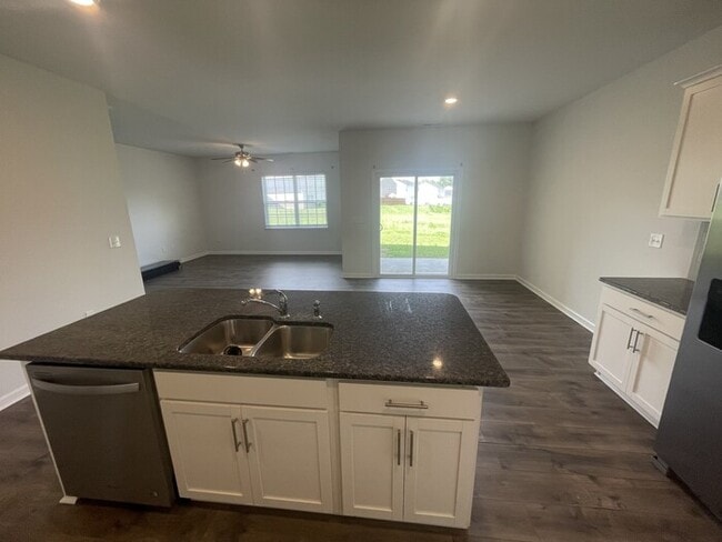 Building Photo - 908 Sea Holly Dr