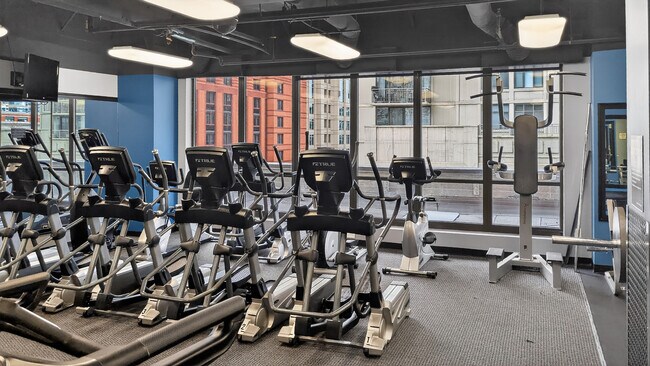 Building Photo - 10 E Ontario St