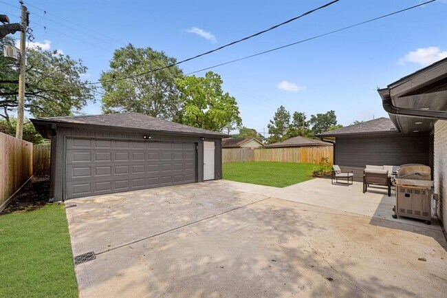 Building Photo - 5630 Lymbar Dr