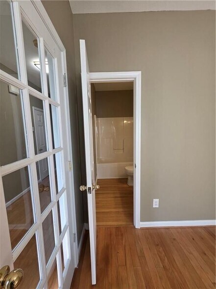 Building Photo - 7067 Brookview Cir