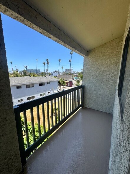 Building Photo - 2715 Abbot Kinney Blvd