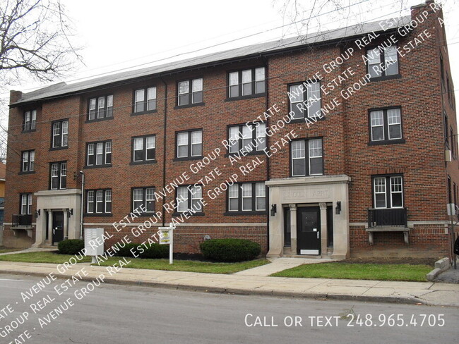 Primary Photo - 20C Lincoln St - Great Pontiac 1Bed/1Bath ...