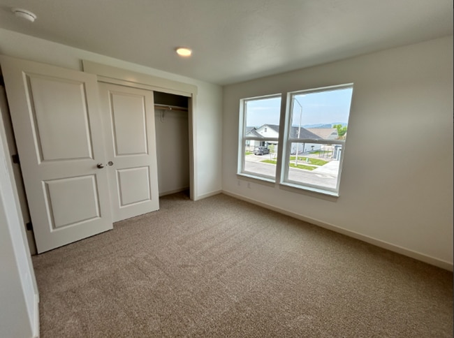 Building Photo - 829 S Camas Ln