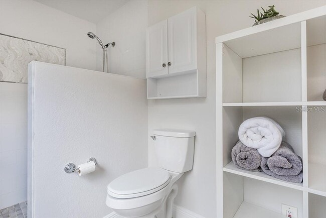 Building Photo - 213 W Alfred St