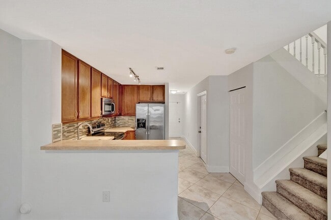 Building Photo - 3055 Riverside Dr