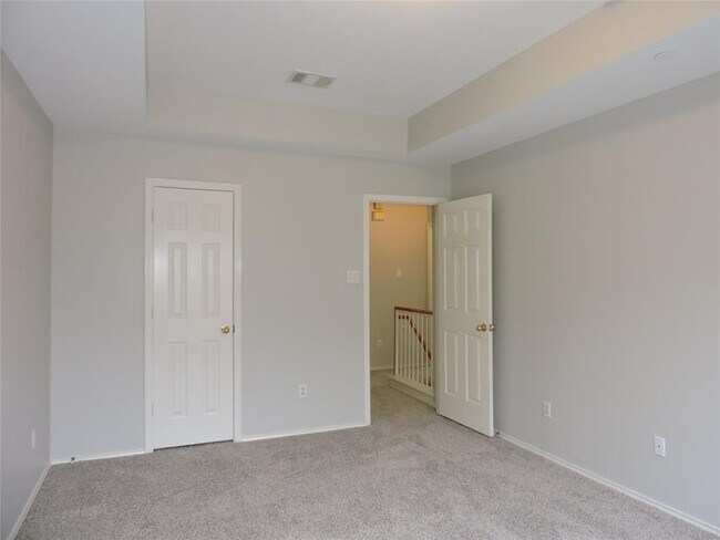 Building Photo - 9201 Brodie Ln