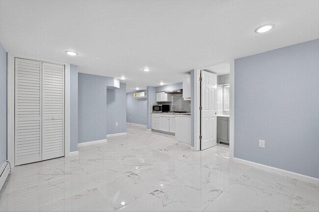 Building Photo - 43 Sycamore Rd