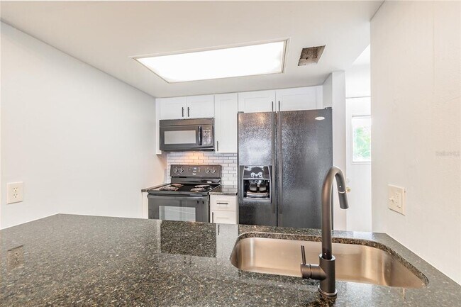 Building Photo - 4907 W McElroy Ave