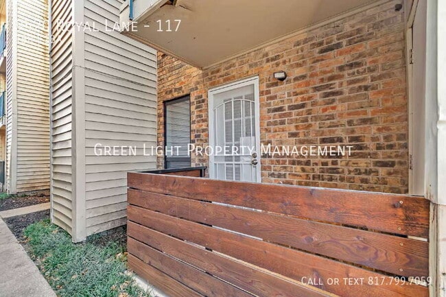 Building Photo - 9520 Royal Ln