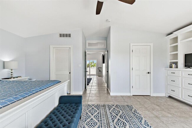 Building Photo - 2822 W Vina Del Mar Blvd