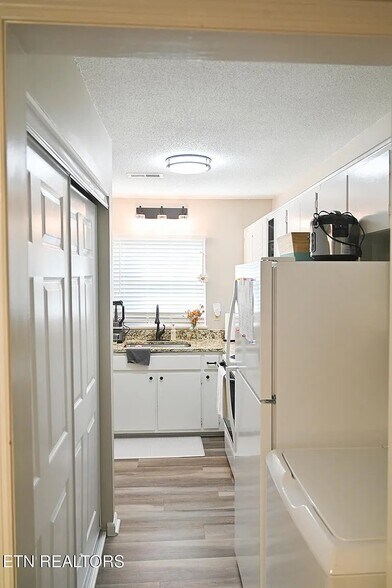 Building Photo - 106 Asbury Way