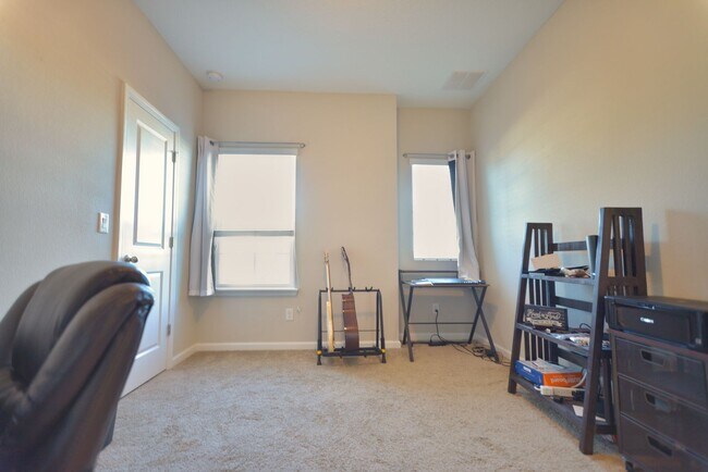 Building Photo - Beautiful Pond-Front Home Near Amelia Concourse