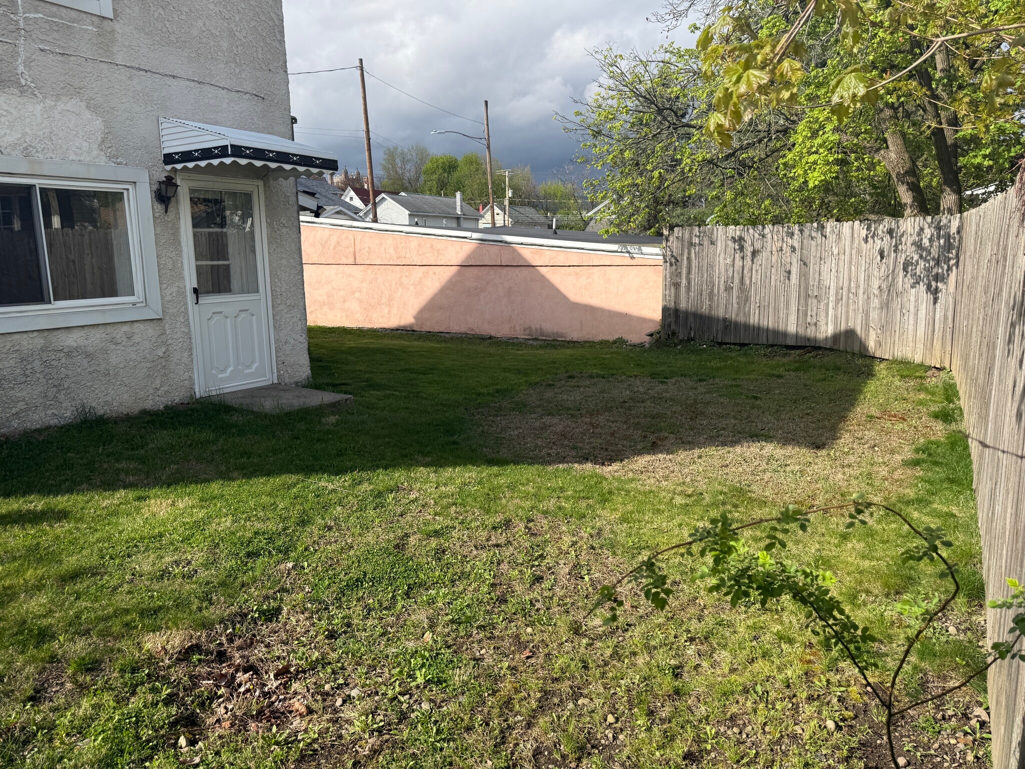 Building Photo - 1415 Diamond Ave