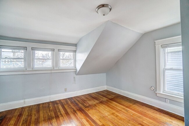 Building Photo - Newly renovated 2bed/1bath