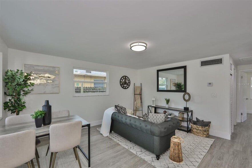 Building Photo - 2028 N Betty Ln