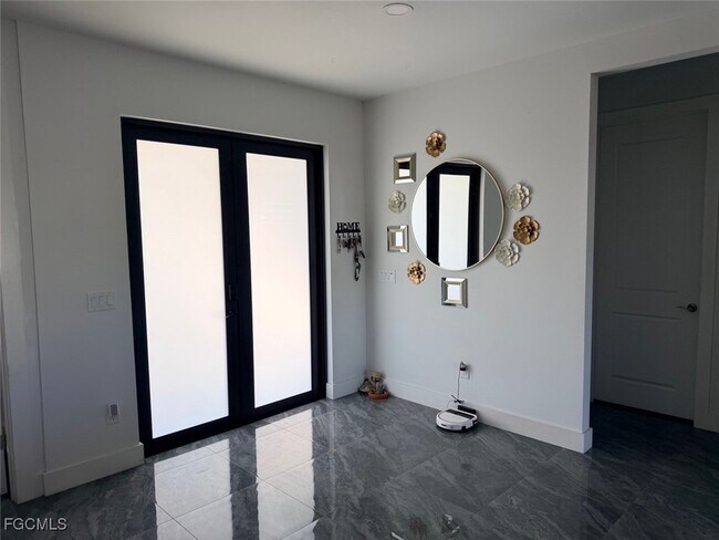 Building Photo - 423 Kismet Pkwy E