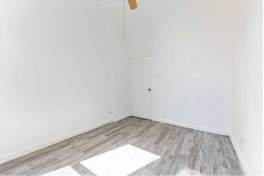 Building Photo - 901 W 19th St