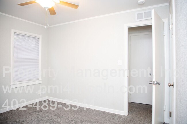 Building Photo - 2 Bedroom and 1 Bathroom Home Available For Rent!