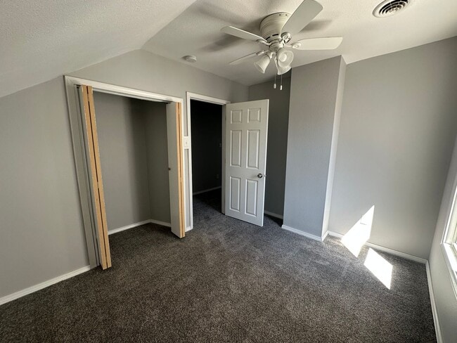 Building Photo - 4 Bedroom House!