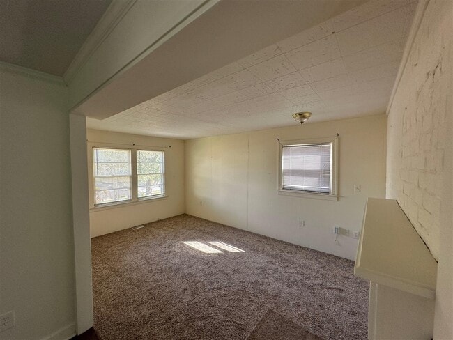 Building Photo - 1021 Roselawn Way