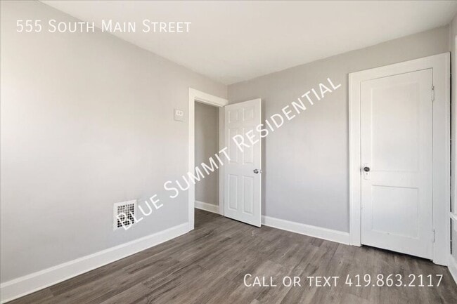 Building Photo - 555 S Main St