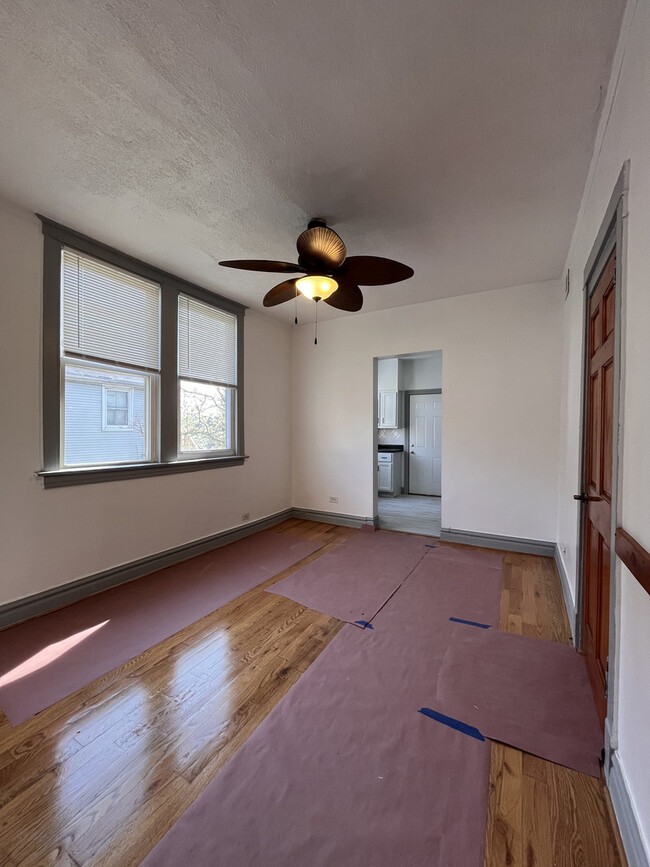 Building Photo - 1430 N Leamington Ave