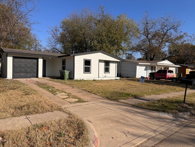 Primary Photo - Property For Lease!