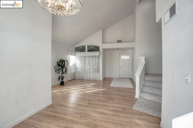 Building Photo - 4973 Ridgeview Dr