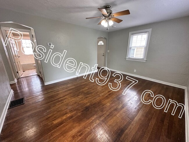 Building Photo - 2 Bed 1 bath home