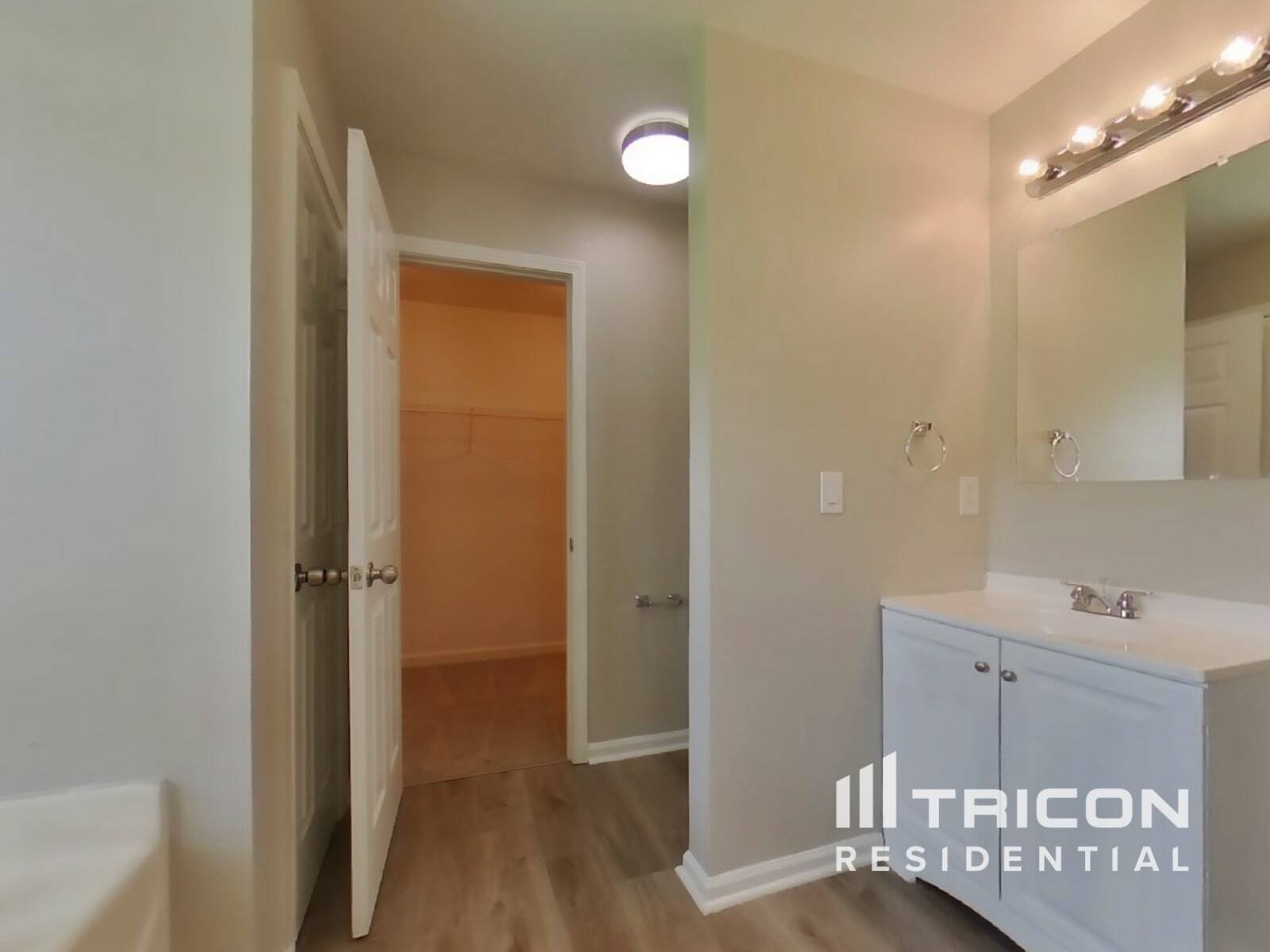 Building Photo - 9106 Valleyview Ct