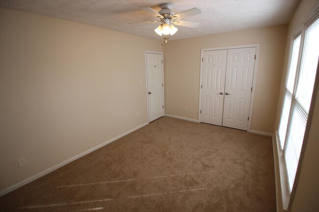 Building Photo - 7138 Summerlin Dr