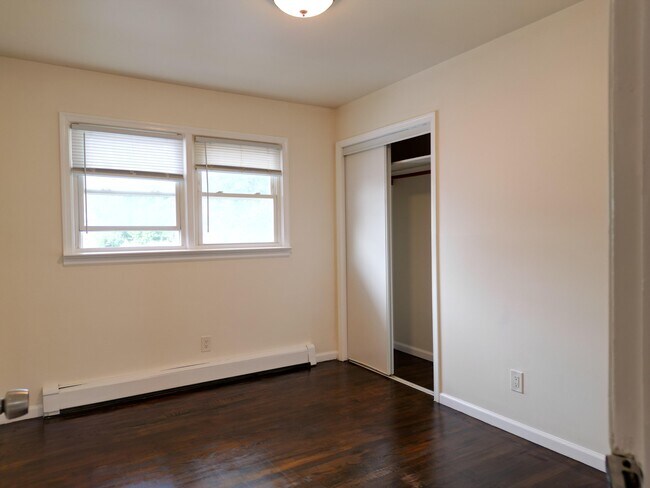 Building Photo - 104 Eastern Way