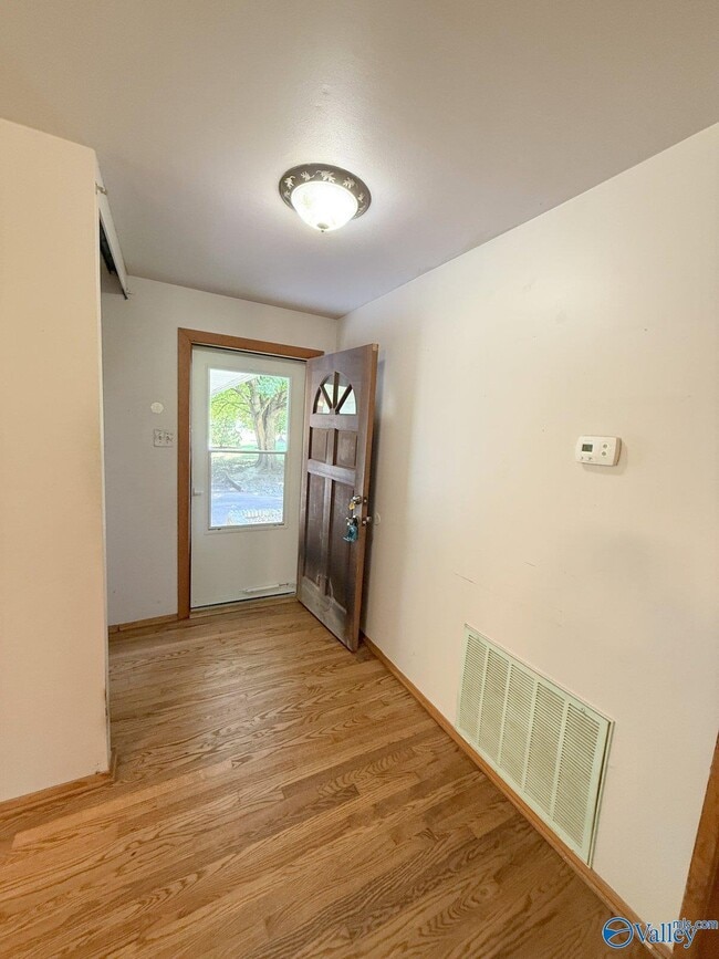 Building Photo - 1012 Strong St