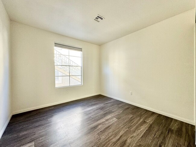 Building Photo - Beautiful 2Bd/2Ba Condo Located in Mira Mesa!