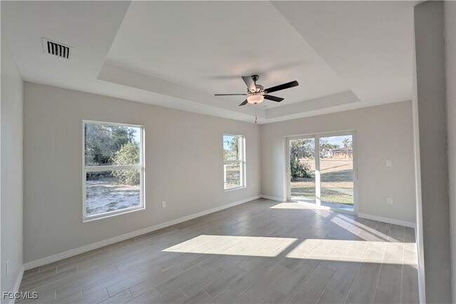 Building Photo - 707 Kismet Pkwy E