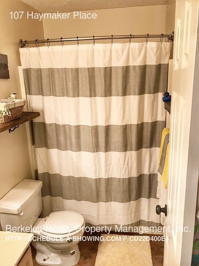 Building Photo - 107 Haymaker Place