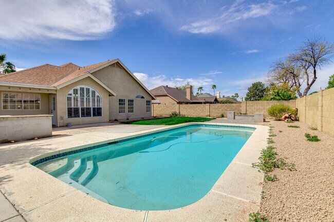 Building Photo - 4314 E Juanita Ave